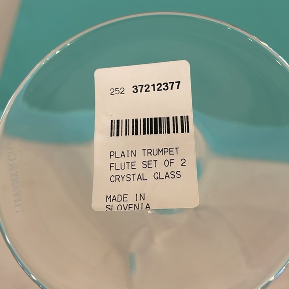 Tiffany and Co Trumpet ONE FLUTE ( quantity 1)
AS IS NO RETURNS - good condition - Picture 3 of 4